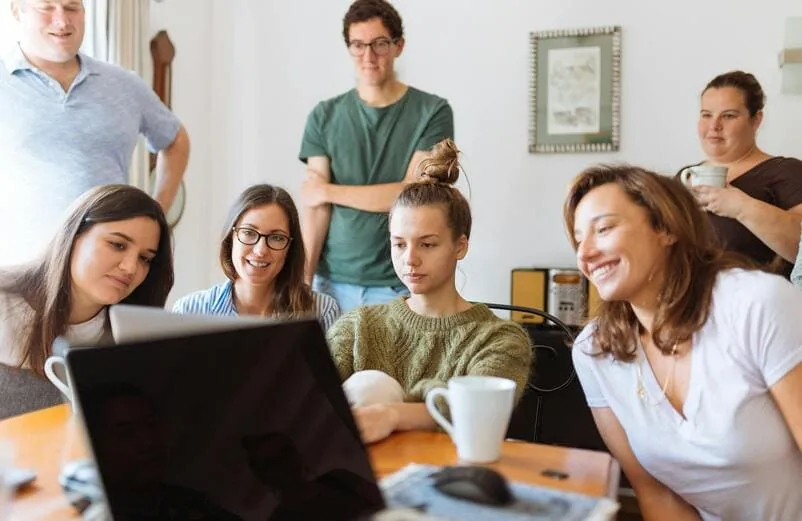 Crowd Testing: El Poder de las Multitudes en la Validación de Productos. Imagen destacada del artículo de Paruma